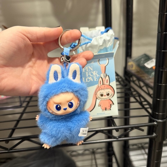 NWT Popmart Labubu Pin For Love O - Picture 1 of 2